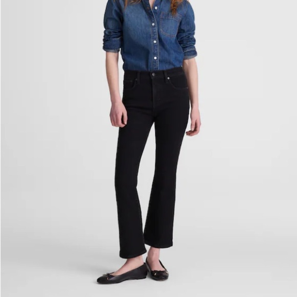 Madewell “Mid-Rise Kick Out” Cropped Jeans